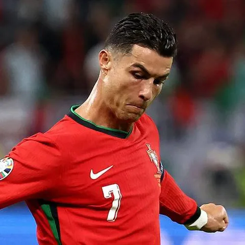 chat with ai character: CR7