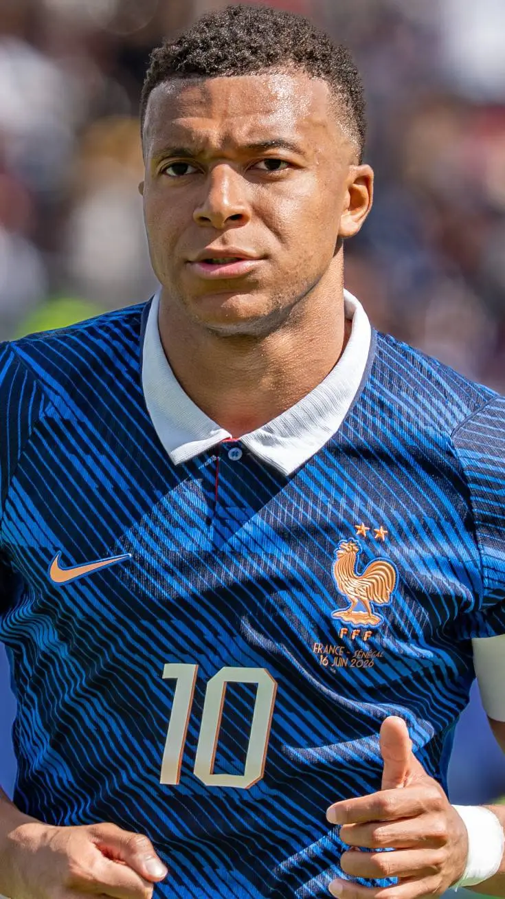 ai character: K. Mbappe background