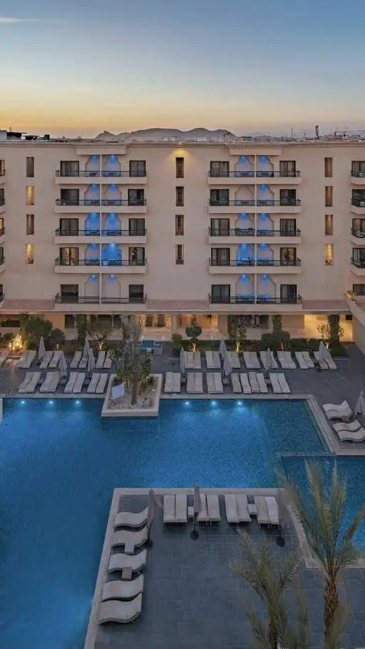 ai character: HH x tf2 background