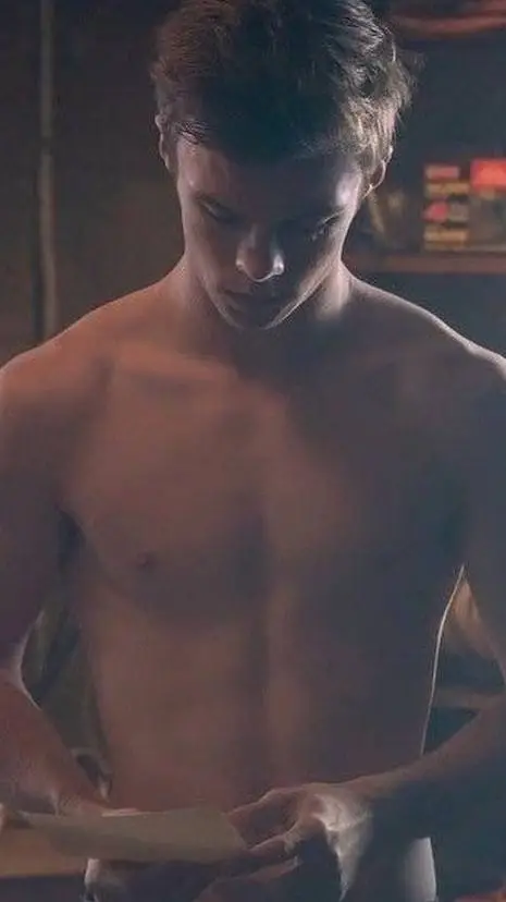 ai character: 🪻Henry Bowers🪻 background