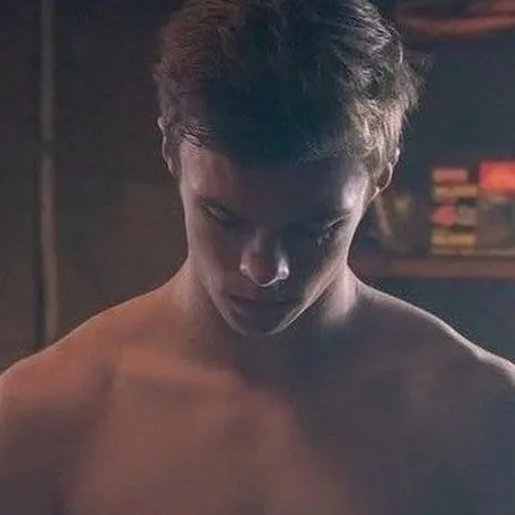 chat with ai character: 🪻Henry Bowers🪻