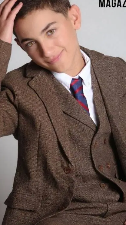 ai character: Arian cartaya💗💐 background