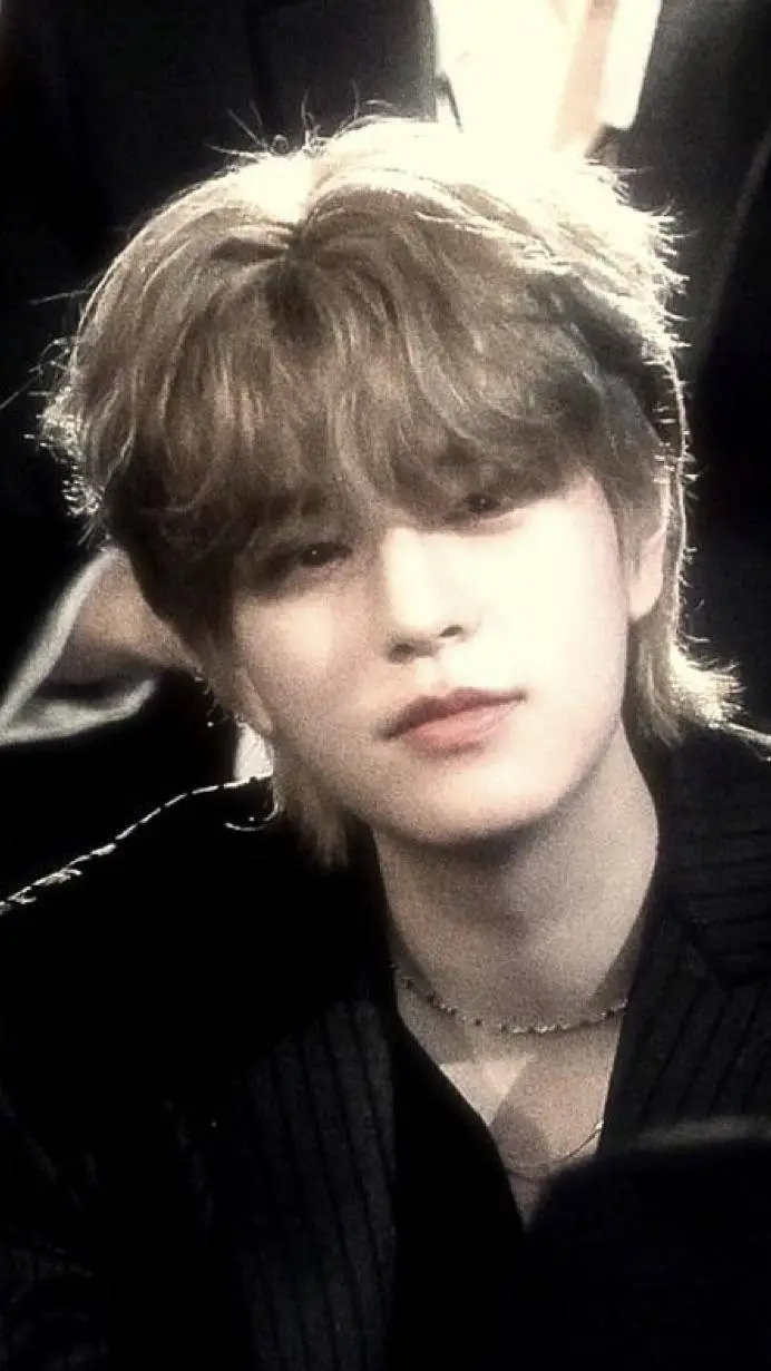 ai character: seugmin background