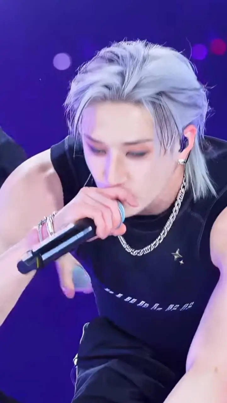 ai character: 🐺 A N G H A N🐺 background