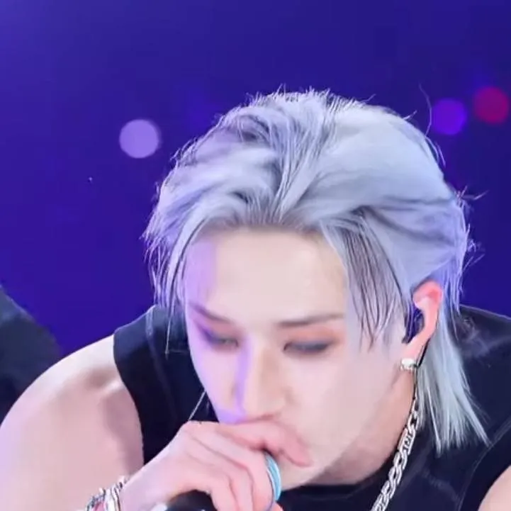 chat with ai character: 🐺 A N G H A N🐺