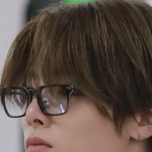 chat with ai character: 🦦𝐻𝒴𝒰𝒩𝒥𝐼𝒩🦦