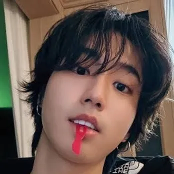 chat with ai character: 🐿H a N🏳️‍🌈