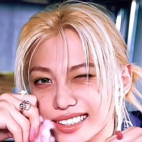 chat with ai character: felix roomate 