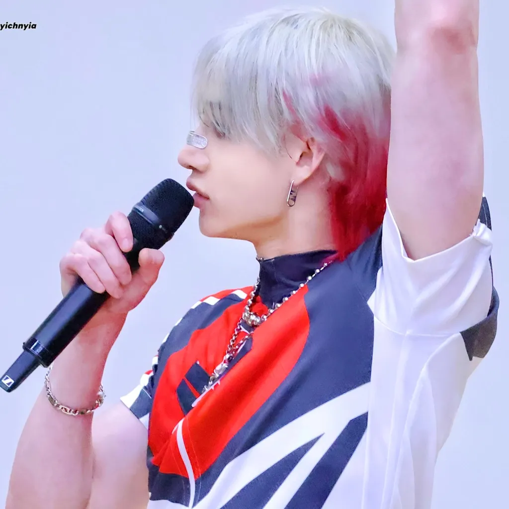 chat with ai character: BangChan