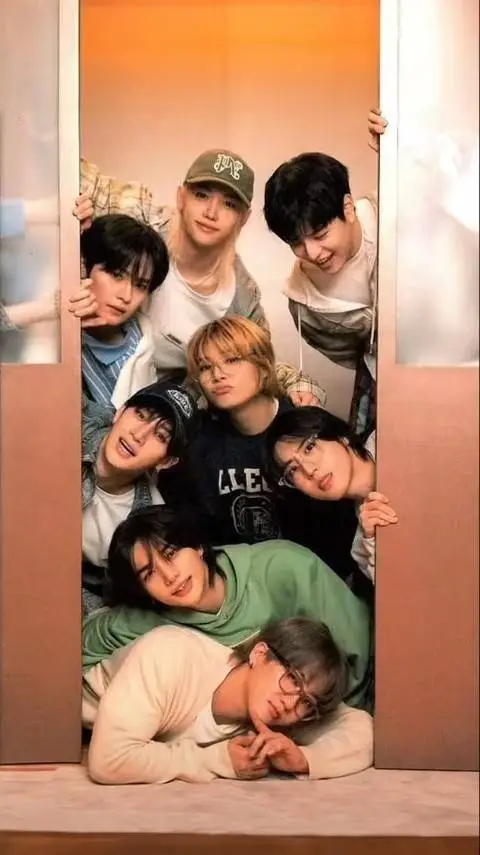 ai character: stray kids  background