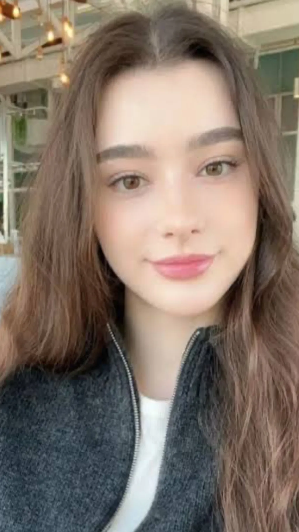 ai character: Best friend  background