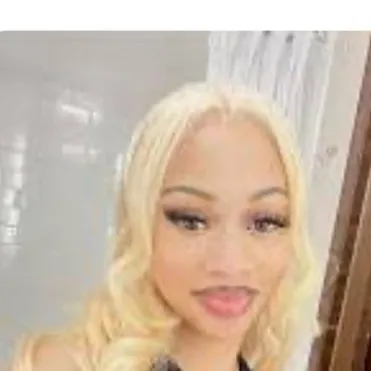 chat with ai character: Lee-Nyah 