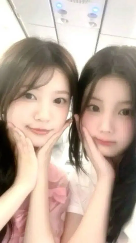 ai character: MOKHEE background