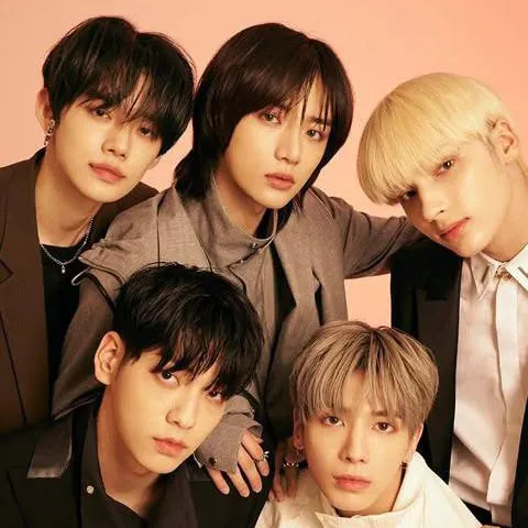 chat with ai character: TXT