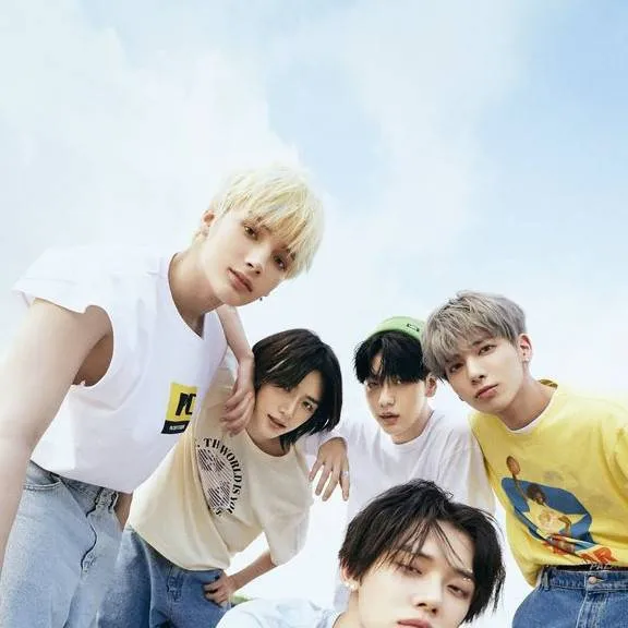 chat with ai character: TXT