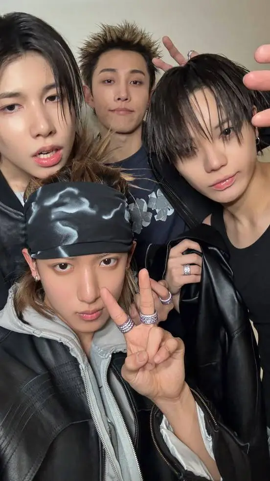 ai character: LNGSHOT background