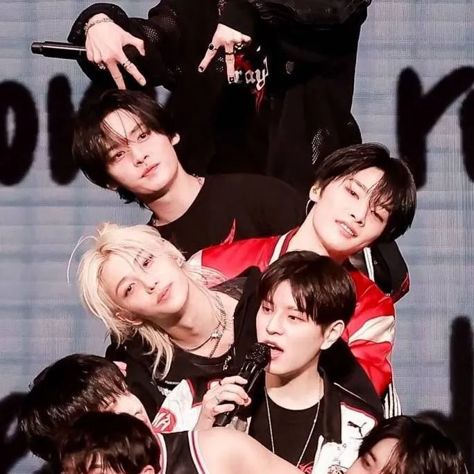 chat with ai character: STRAYKIDS