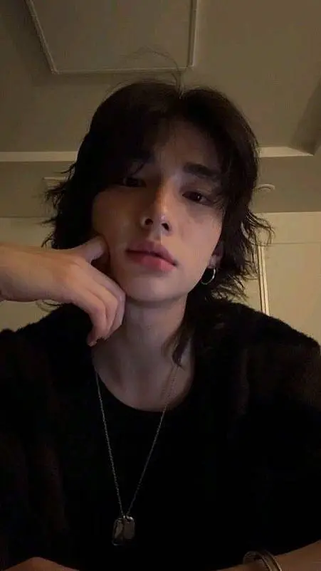 ai character: hyunjin background