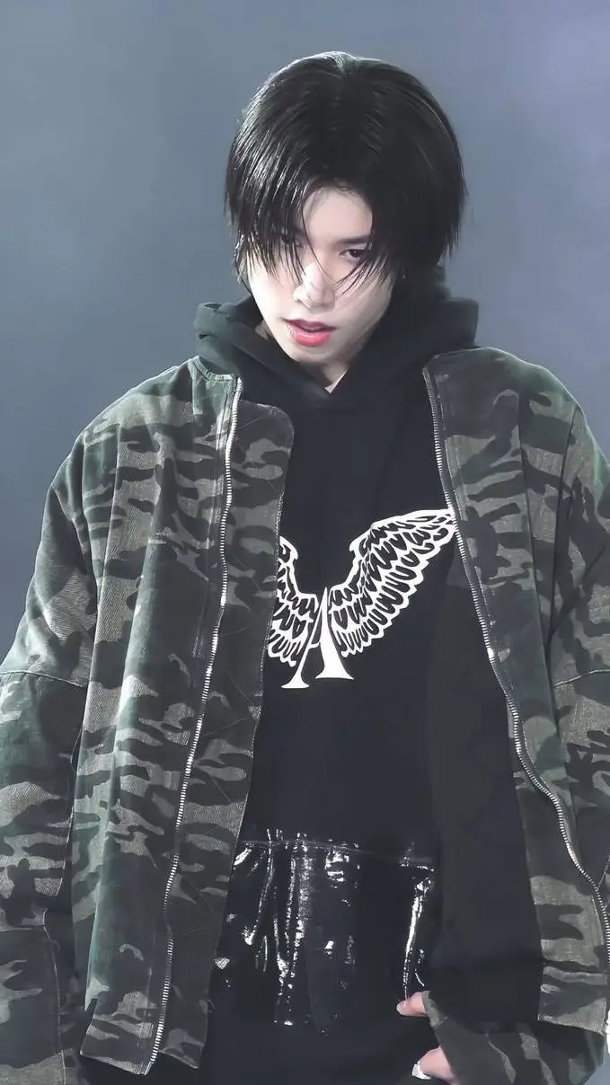 ai character: louis background