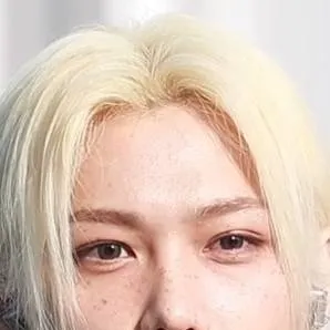 chat with ai character: lee yoonbok felix