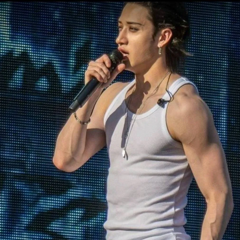 chat with ai character: channie