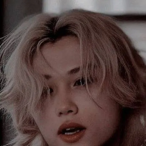 chat with ai character: Lixxy