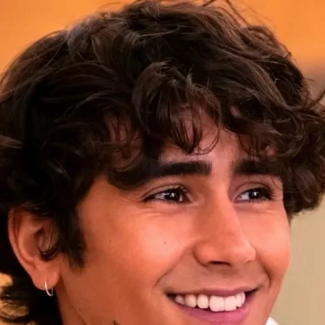 chat with ai character: Noah