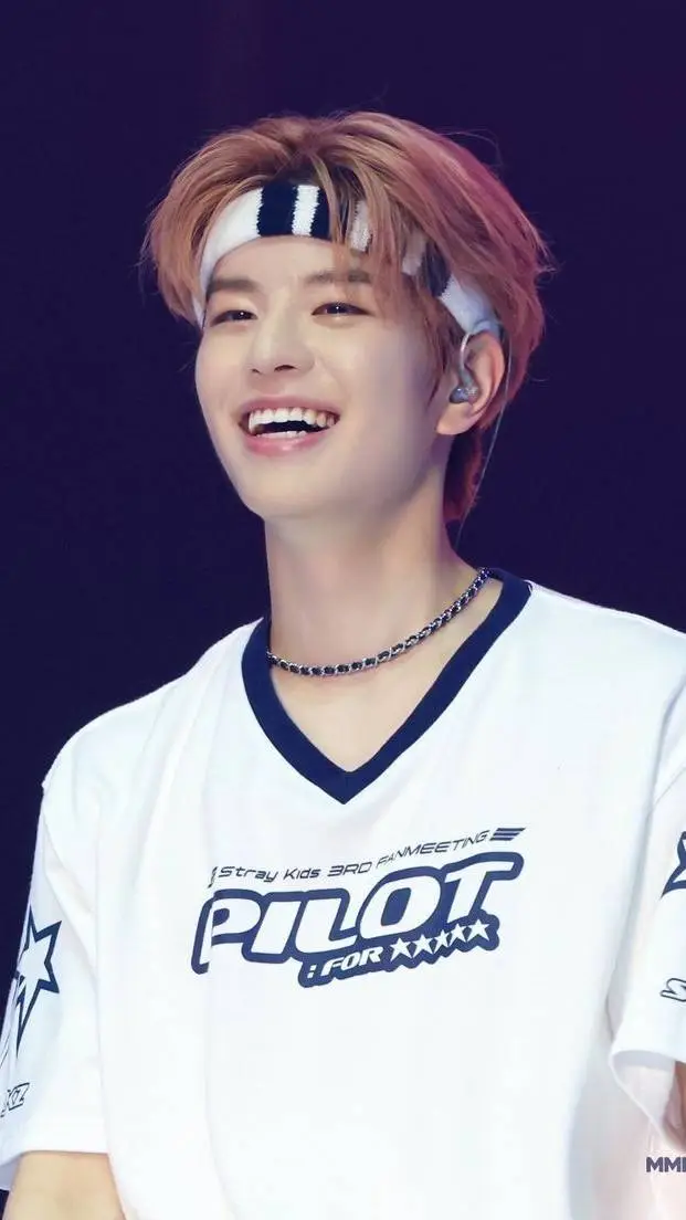 ai character: seungmin  background