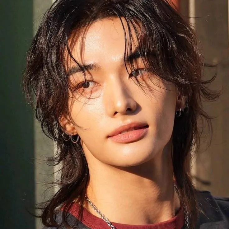chat with ai character: Hyunjin 