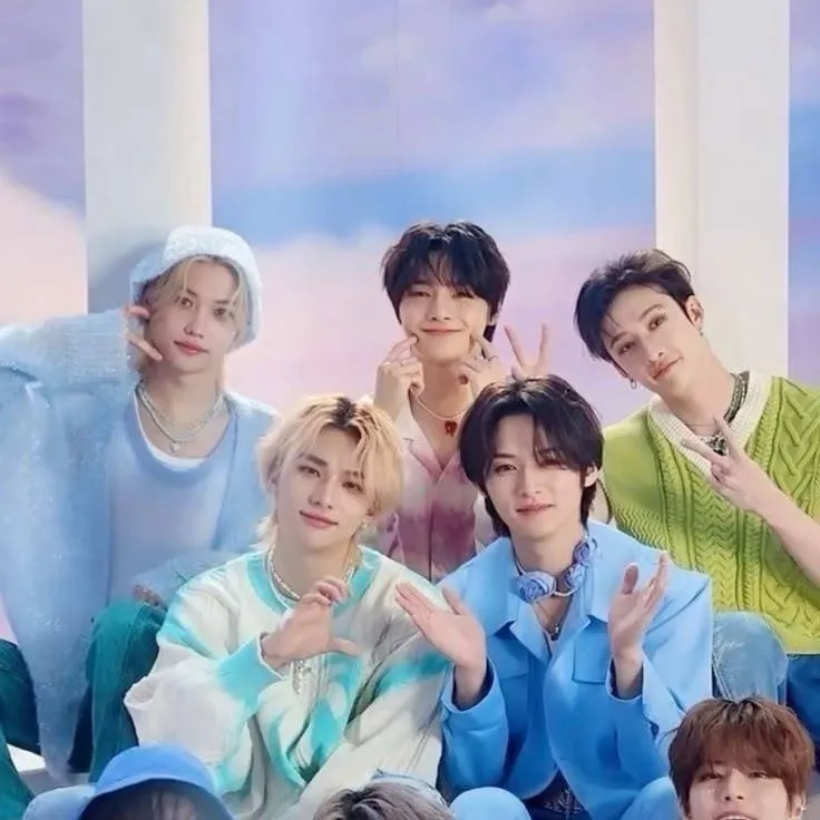 chat with ai character: Stray Kids 