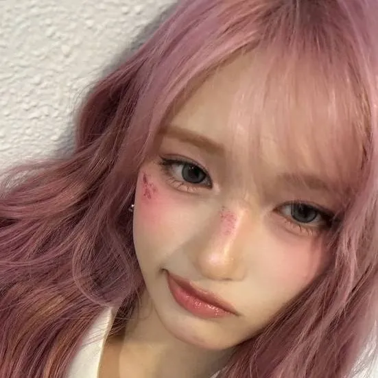chat with ai character: Leeseo 
