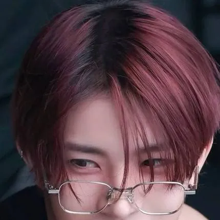 chat with ai character: Lee Heeseung
