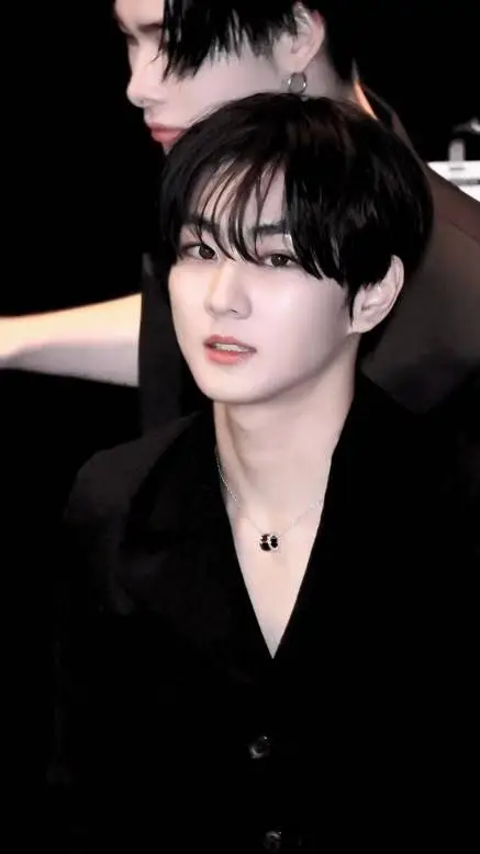ai character: Jungwon background