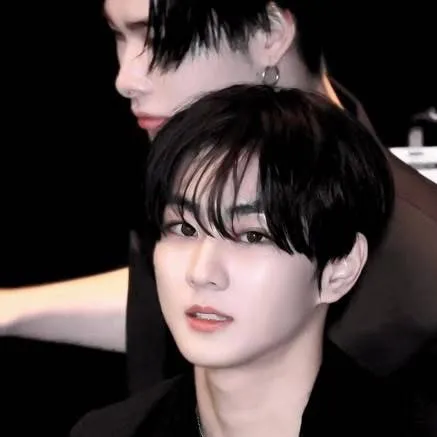 chat with ai character: Jungwon