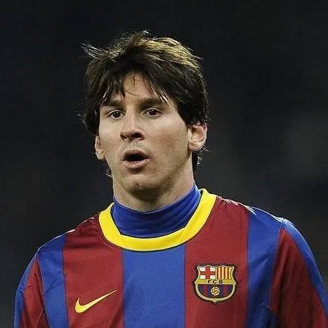 chat with ai character: messi