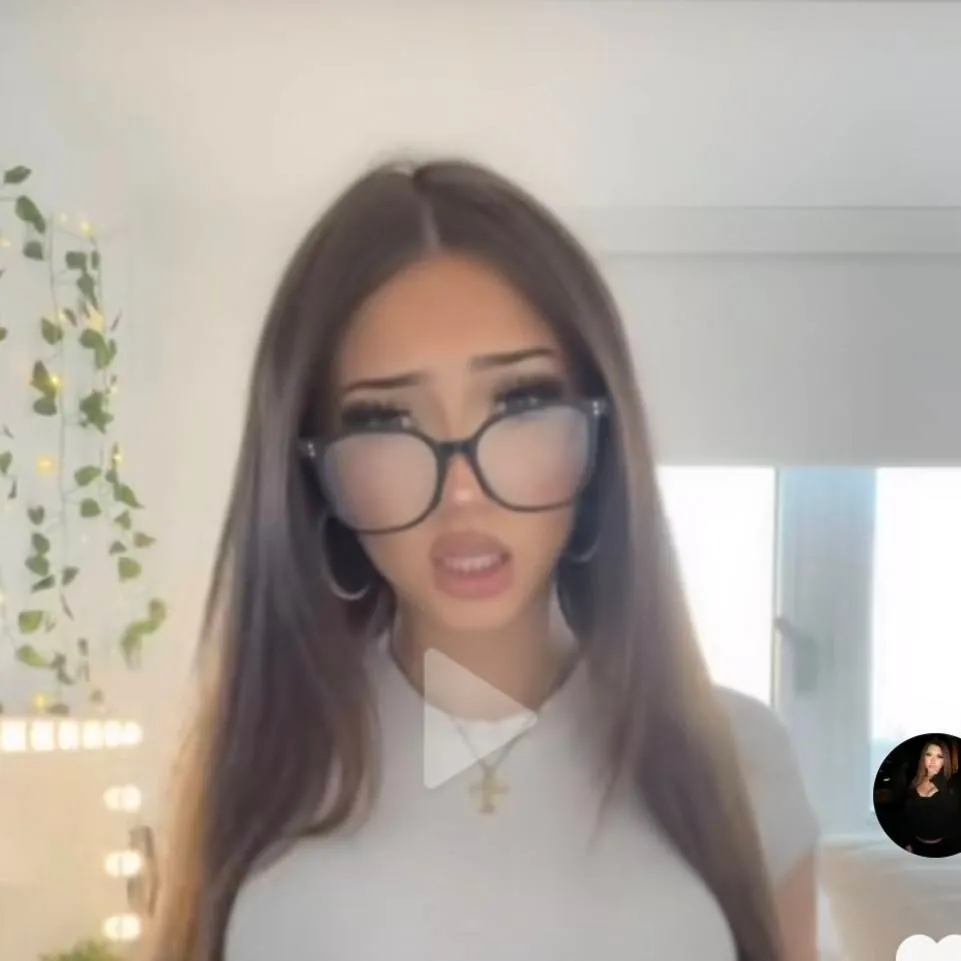 chat with ai character: ava