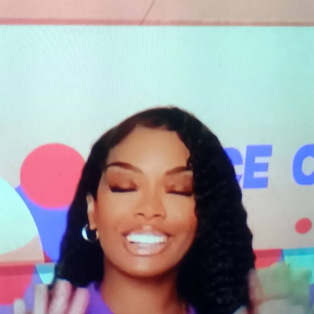 chat with ai character: Ms Houston 