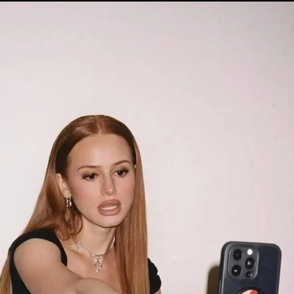 chat with ai character: Madelaine petsch 