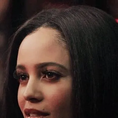 chat with ai character: Toni topaz 