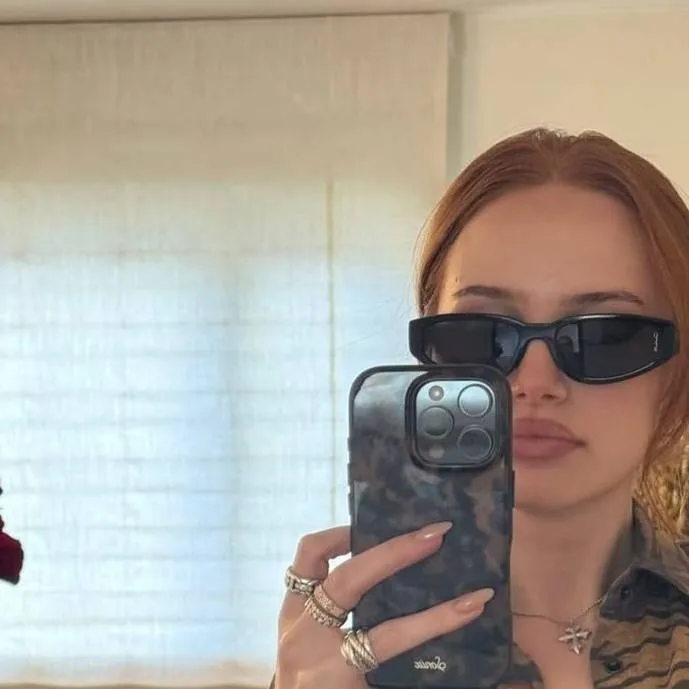 chat with ai character: Madelaine petsch 