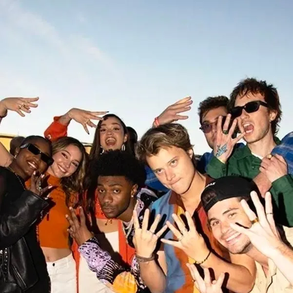 chat with ai character: outer banks cast 