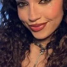 chat with ai character: Daniela avanzini 
