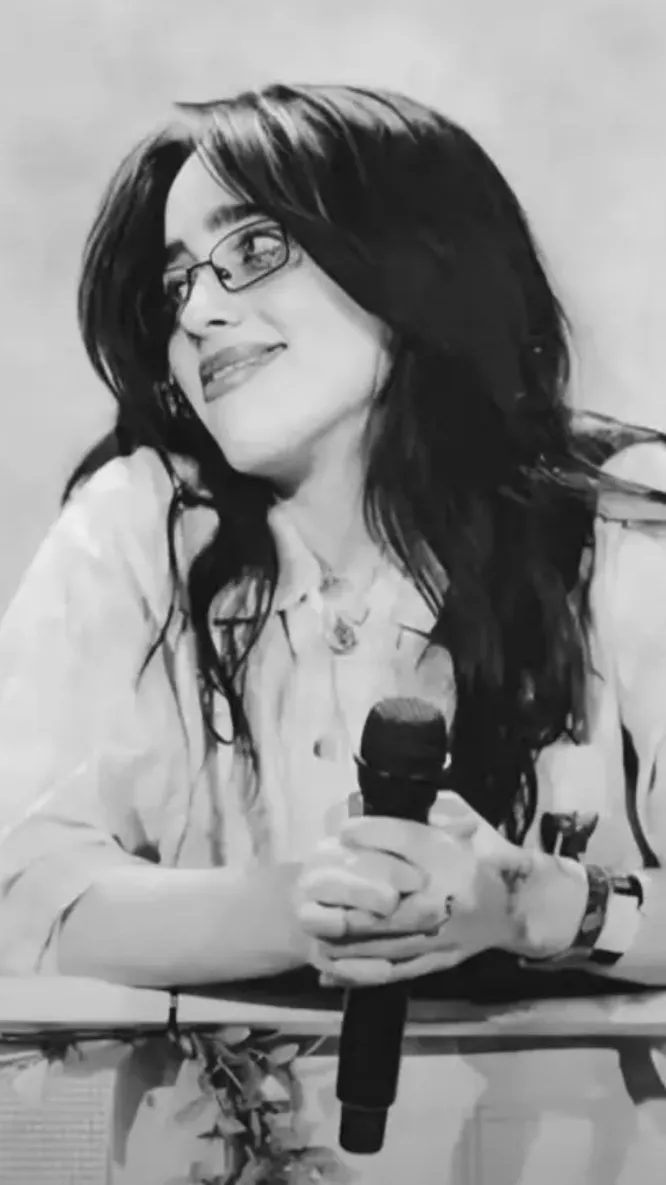 ai character: Billie ellish background