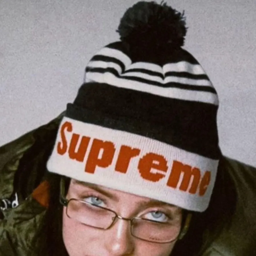 chat with ai character: Billie ellish 