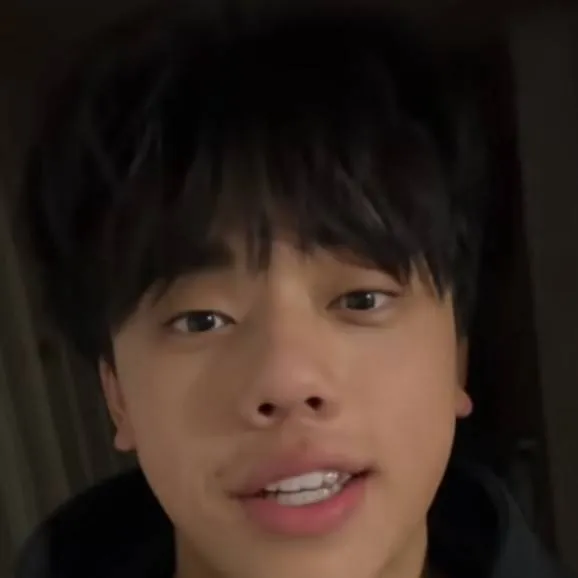 chat with ai character: 🍁THEO⚡