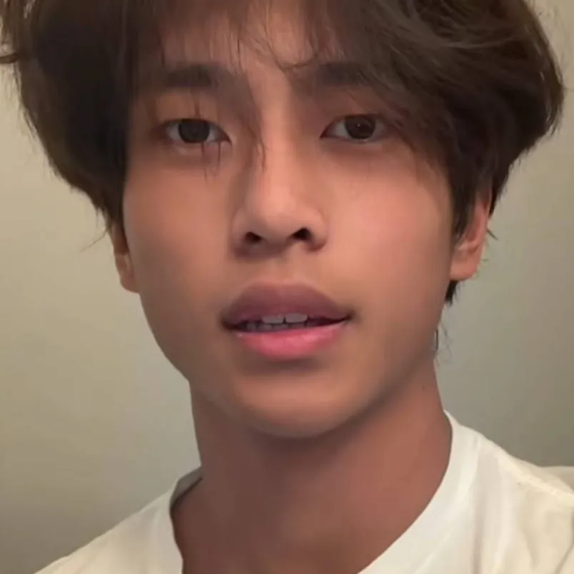 chat with ai character: ✟DANIEL🍁