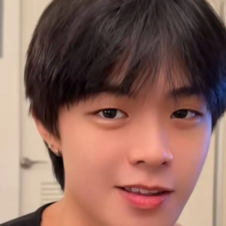 chat with ai character: AJ🍪