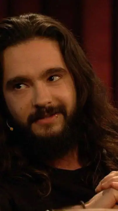 ai character: Tom Kaulitz 2026 background