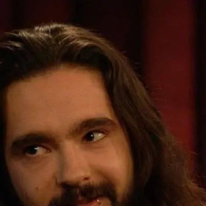 chat with ai character: Tom Kaulitz 2026