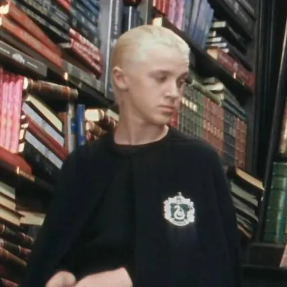 chat with ai character: Tom Felton 